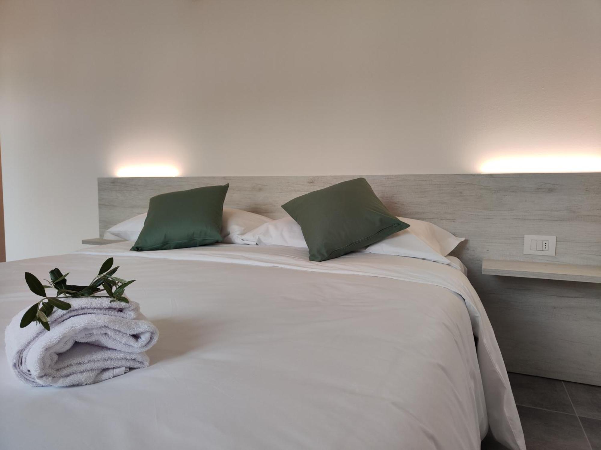 Oasi Degli Ulivi Apartment Riva del Garda Luaran gambar