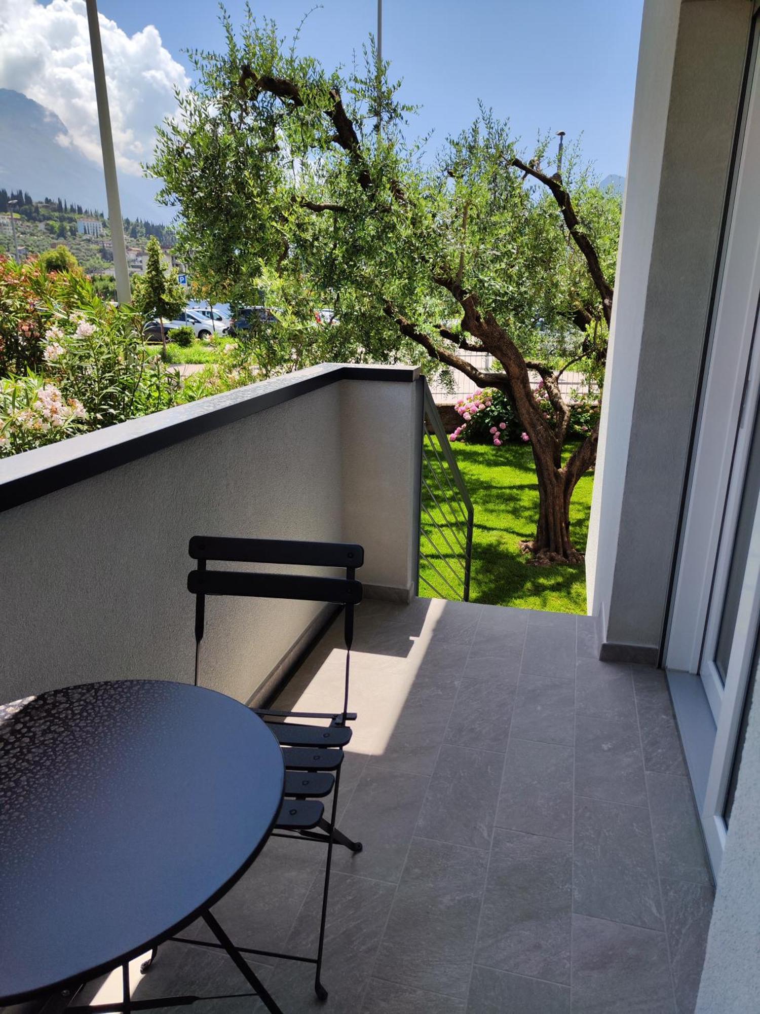 Oasi Degli Ulivi Apartment Riva del Garda Luaran gambar