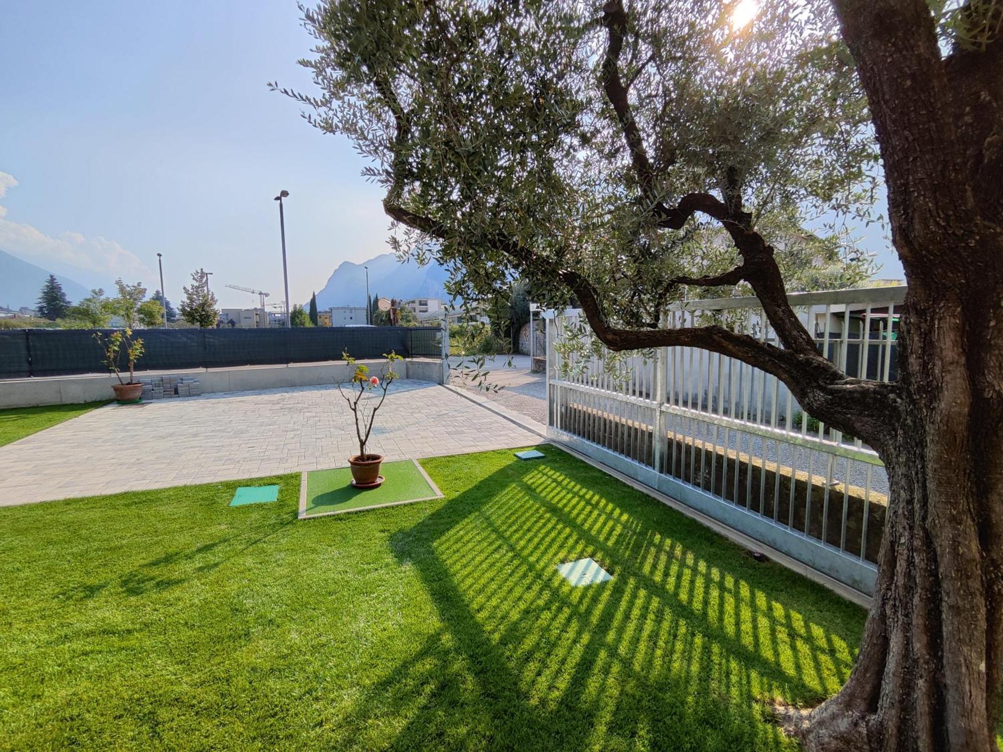 Oasi Degli Ulivi Apartment Riva del Garda Luaran gambar