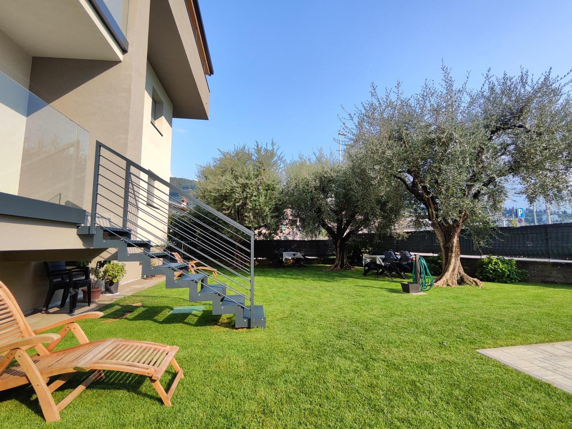 Oasi Degli Ulivi Apartment Riva del Garda Luaran gambar